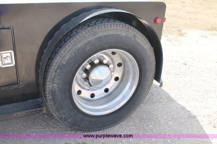 image for item AO9652 2001 International 9200i utility truck