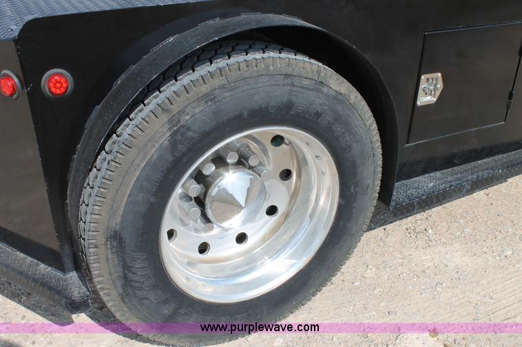 image for item AO9652 2001 International 9200i utility truck