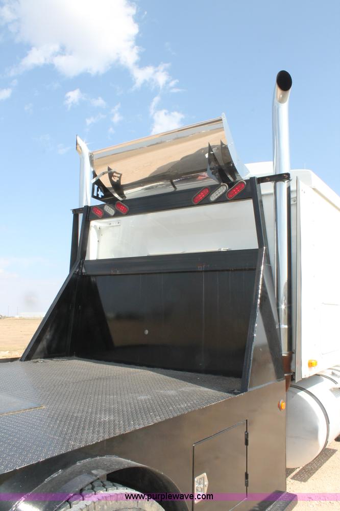 image for item AO9652 2001 International 9200i utility truck