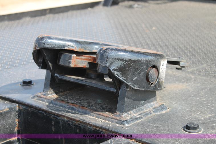 image for item AO9652 2001 International 9200i utility truck