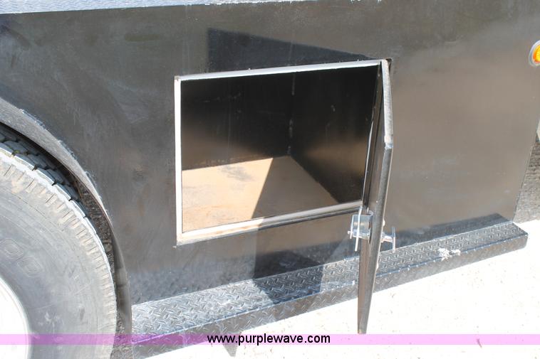 image for item AO9652 2001 International 9200i utility truck