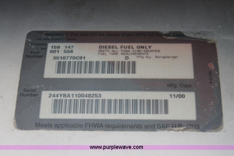 image for item AO9652 2001 International 9200i utility truck