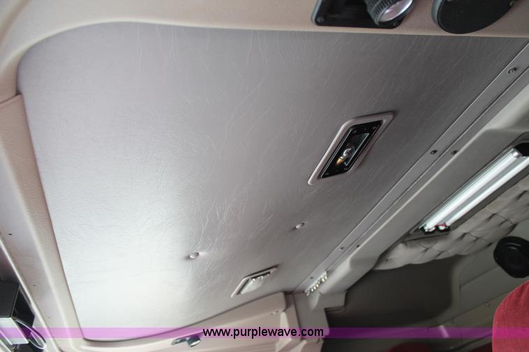 image for item AO9652 2001 International 9200i utility truck