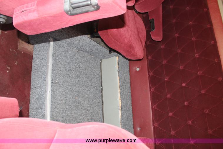 image for item AO9652 2001 International 9200i utility truck