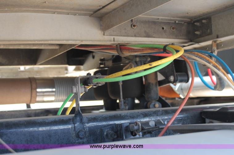 image for item AO9652 2001 International 9200i utility truck