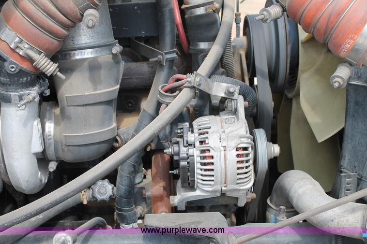 image for item AO9652 2001 International 9200i utility truck