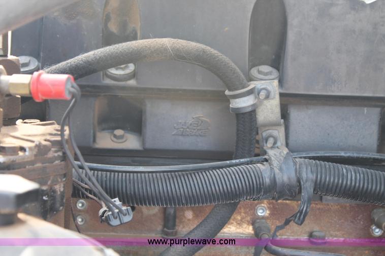 image for item AO9652 2001 International 9200i utility truck