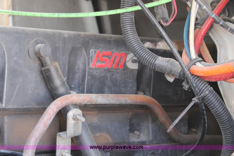 image for item AO9652 2001 International 9200i utility truck