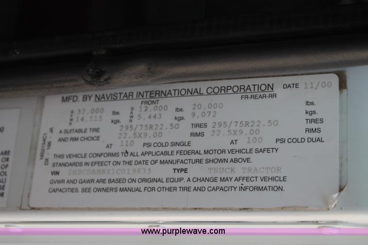 image for item AO9652 2001 International 9200i utility truck