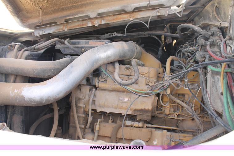 image for item AO9663 1989 Ford LTS9000 vacuum truck