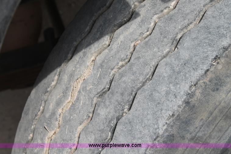 image for item AO9663 1989 Ford LTS9000 vacuum truck