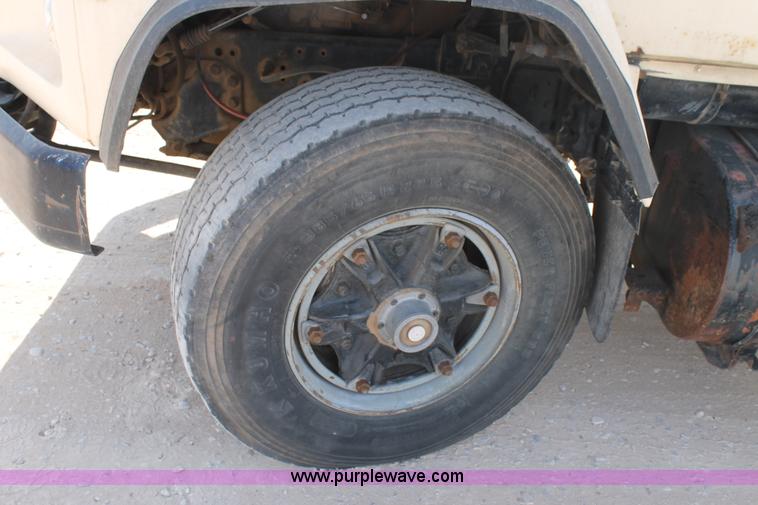 image for item AO9663 1989 Ford LTS9000 vacuum truck