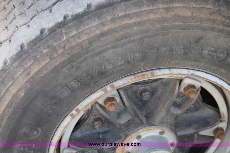 image for item AO9663 1989 Ford LTS9000 vacuum truck