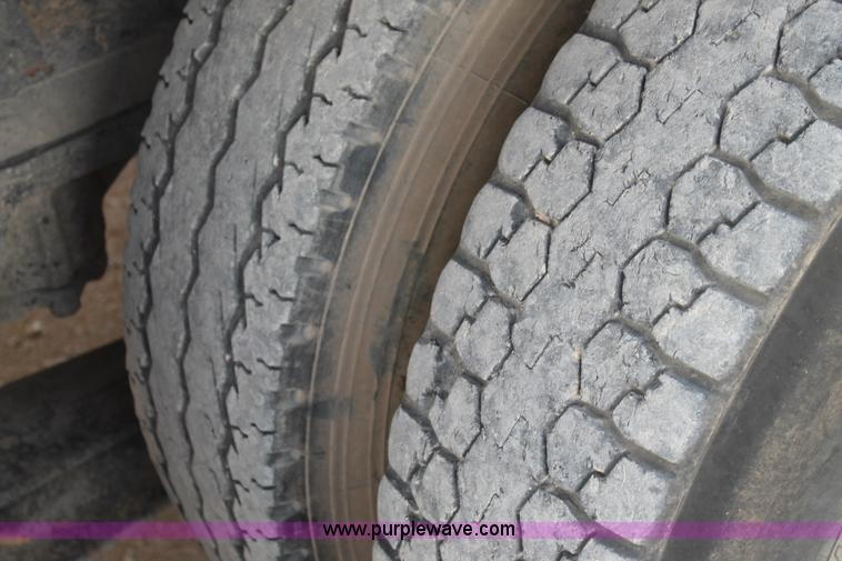 image for item AO9663 1989 Ford LTS9000 vacuum truck