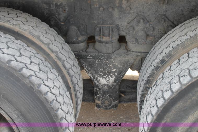 image for item AO9663 1989 Ford LTS9000 vacuum truck