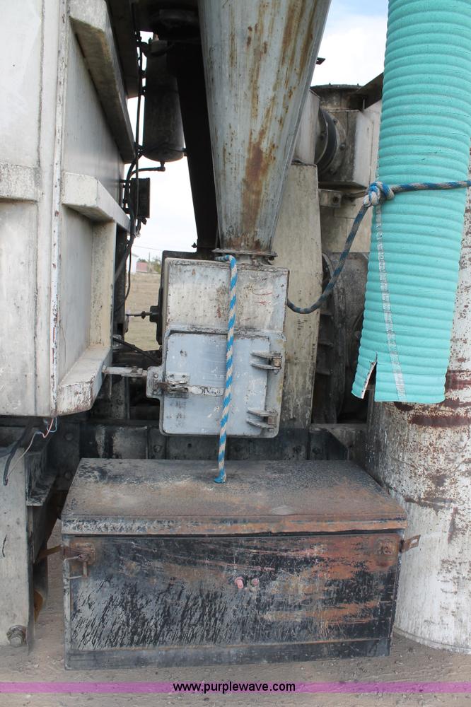 image for item AO9663 1989 Ford LTS9000 vacuum truck