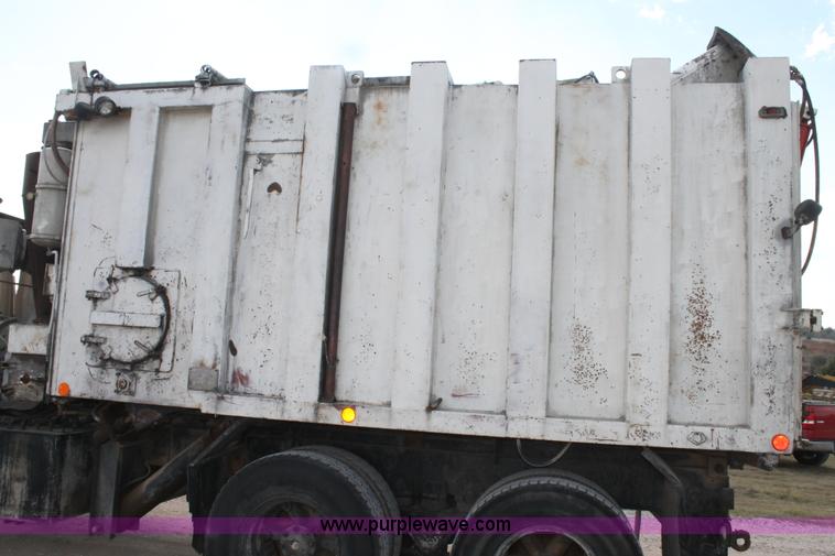 image for item AO9663 1989 Ford LTS9000 vacuum truck