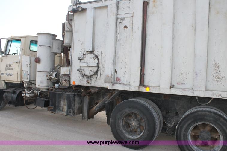 image for item AO9663 1989 Ford LTS9000 vacuum truck