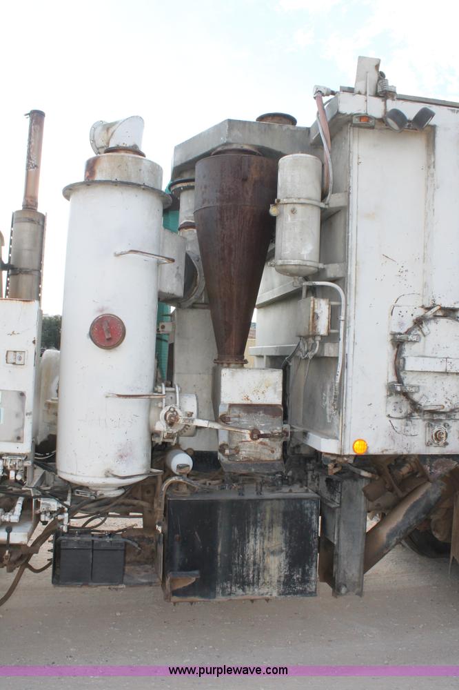 image for item AO9663 1989 Ford LTS9000 vacuum truck