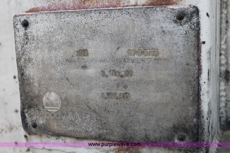 image for item AO9663 1989 Ford LTS9000 vacuum truck