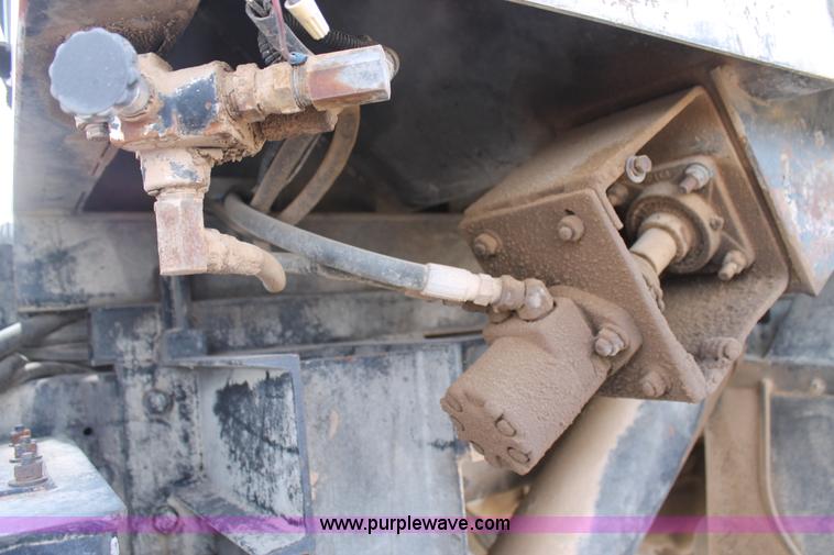 image for item AO9663 1989 Ford LTS9000 vacuum truck