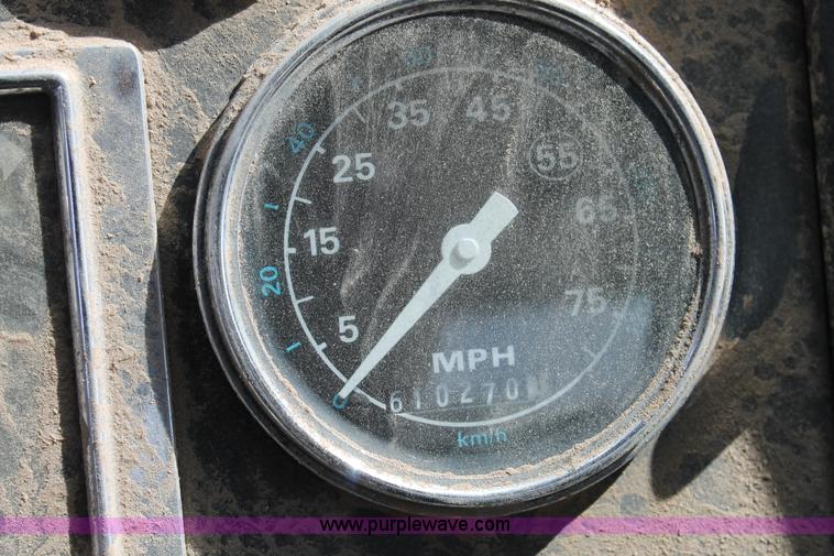 image for item AO9663 1989 Ford LTS9000 vacuum truck