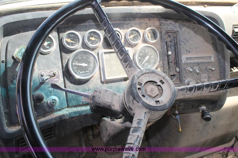 image for item AO9663 1989 Ford LTS9000 vacuum truck