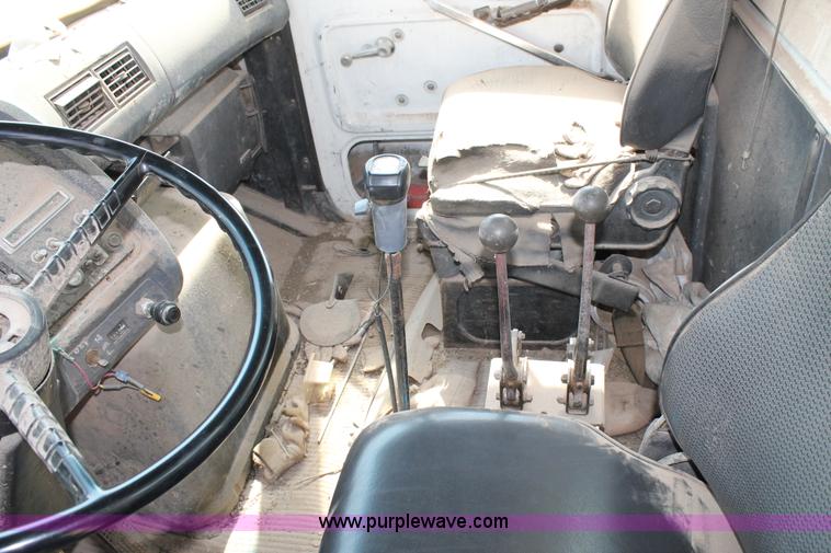 image for item AO9663 1989 Ford LTS9000 vacuum truck