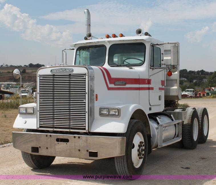 image for item AO9664 1987 Freightliner FLC-64T semi truck