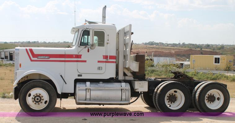 image for item AO9664 1987 Freightliner FLC-64T semi truck