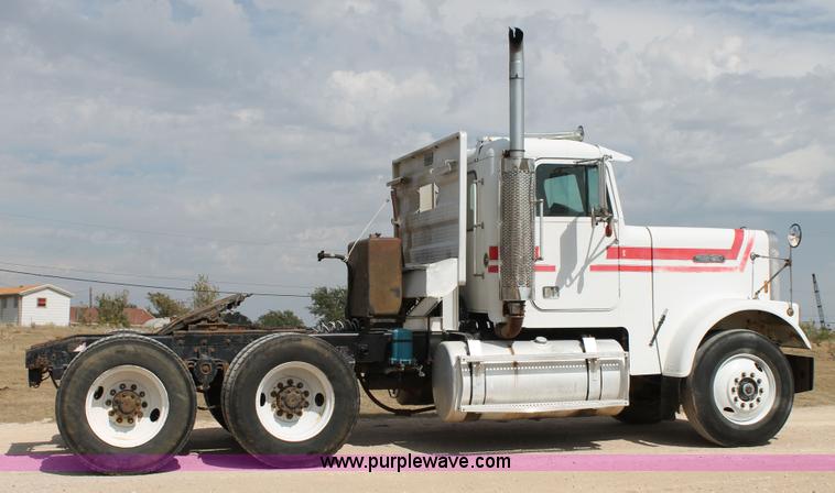 image for item AO9664 1987 Freightliner FLC-64T semi truck