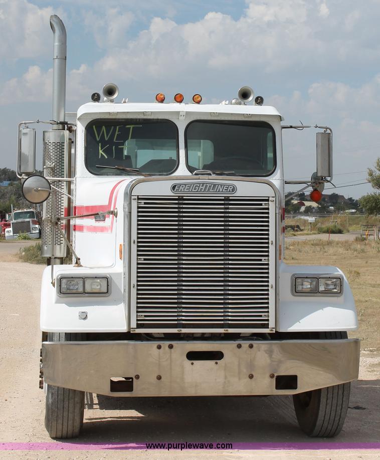 image for item AO9664 1987 Freightliner FLC-64T semi truck