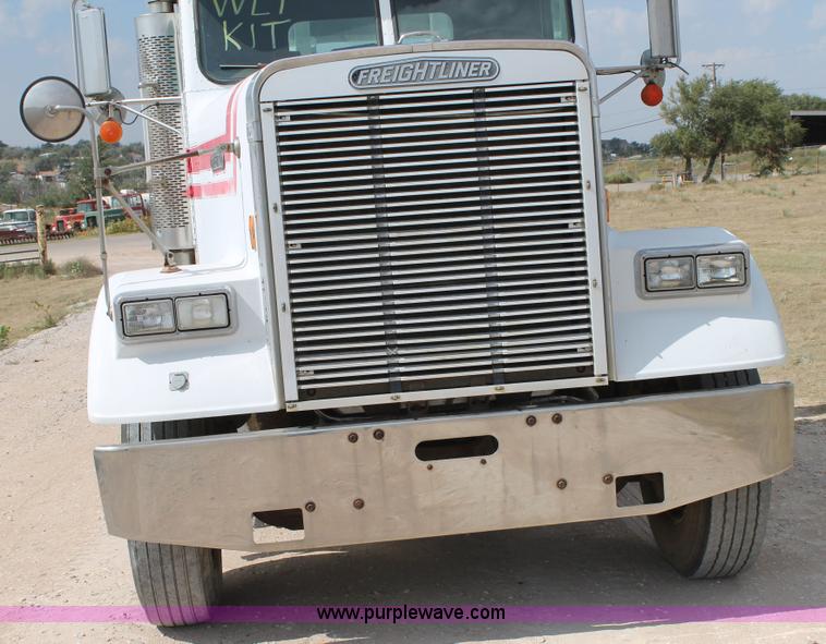 image for item AO9664 1987 Freightliner FLC-64T semi truck