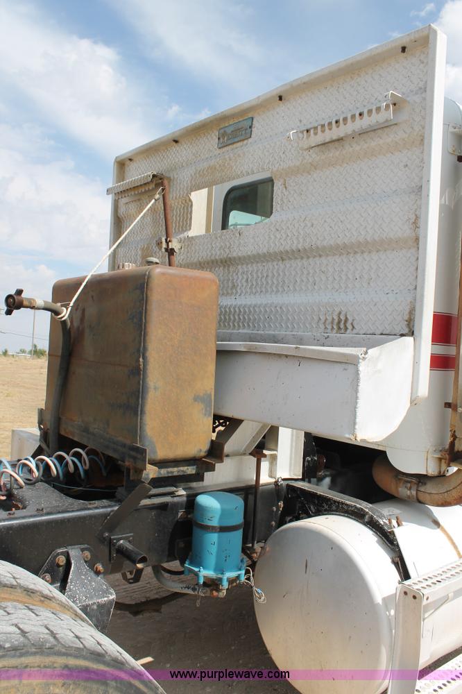 image for item AO9664 1987 Freightliner FLC-64T semi truck