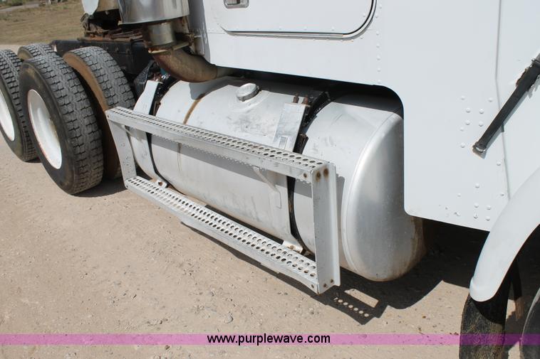 image for item AO9664 1987 Freightliner FLC-64T semi truck