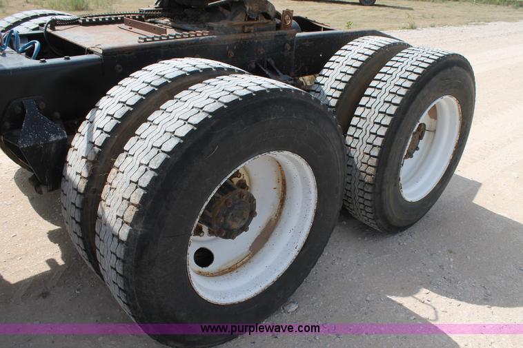 image for item AO9664 1987 Freightliner FLC-64T semi truck