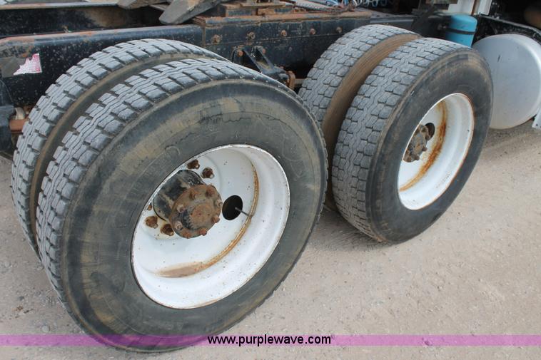 image for item AO9664 1987 Freightliner FLC-64T semi truck