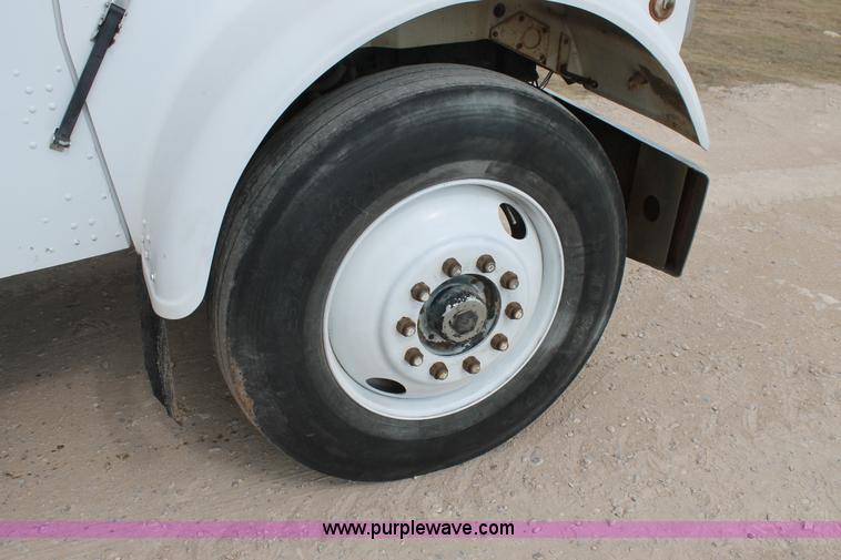 image for item AO9664 1987 Freightliner FLC-64T semi truck