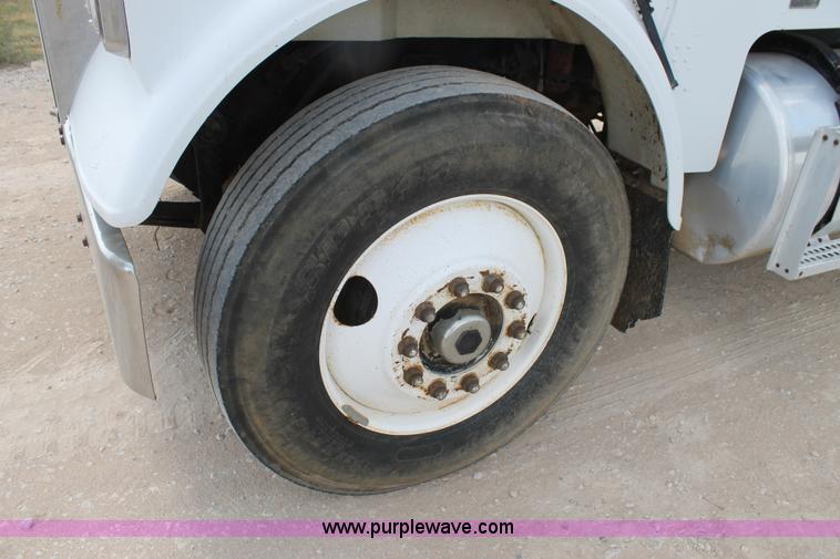 image for item AO9664 1987 Freightliner FLC-64T semi truck