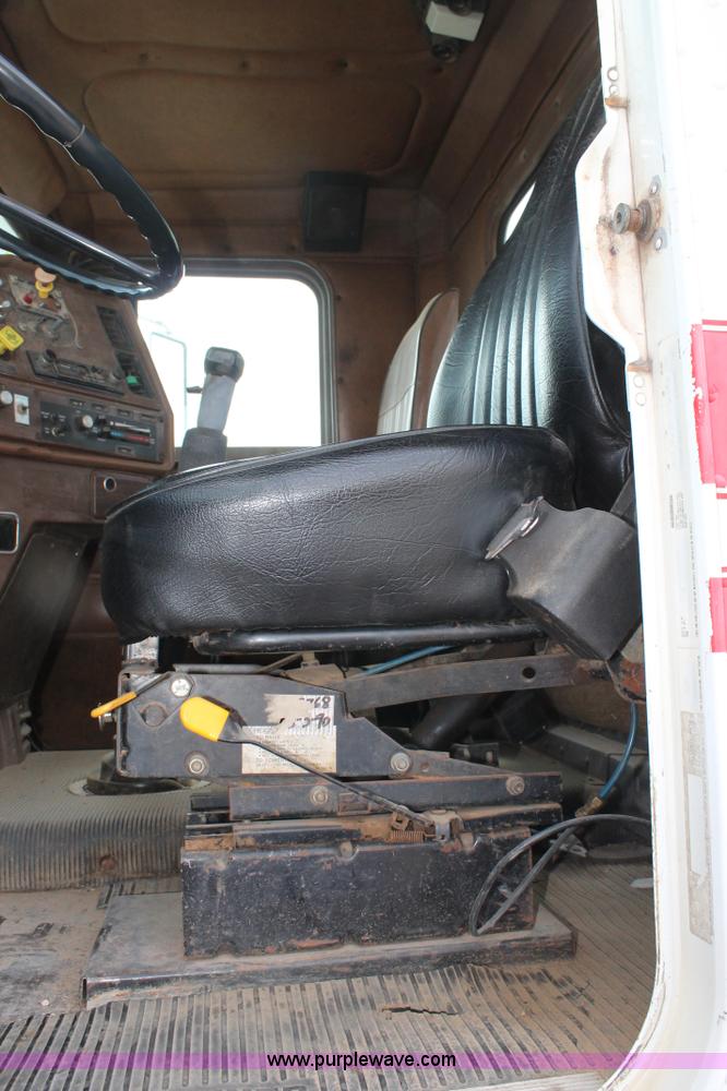 image for item AO9664 1987 Freightliner FLC-64T semi truck