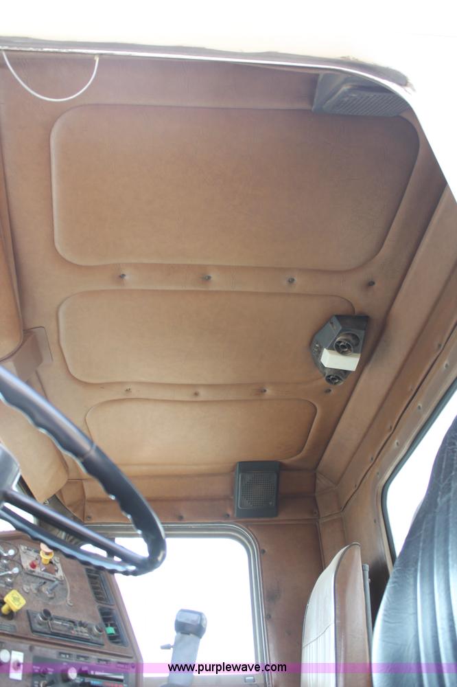 image for item AO9664 1987 Freightliner FLC-64T semi truck