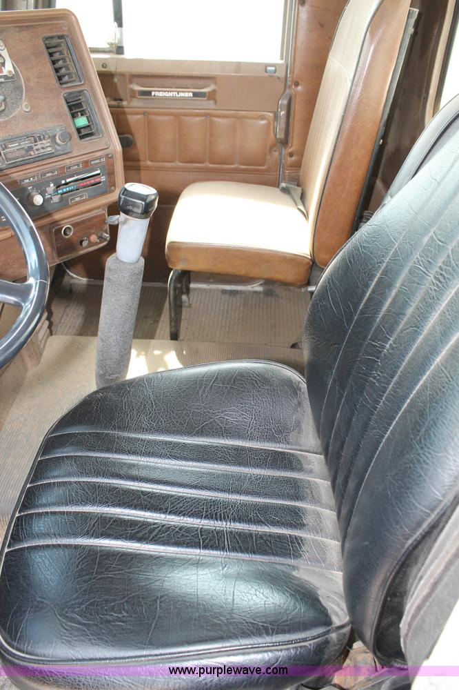 image for item AO9664 1987 Freightliner FLC-64T semi truck