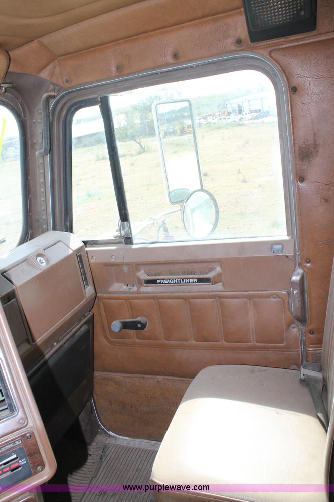 image for item AO9664 1987 Freightliner FLC-64T semi truck