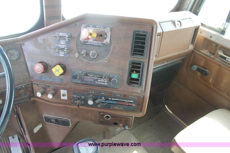 image for item AO9664 1987 Freightliner FLC-64T semi truck