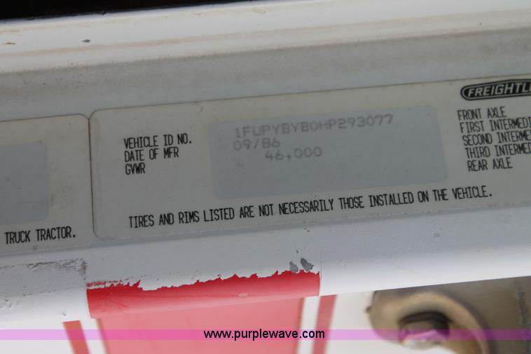 image for item AO9664 1987 Freightliner FLC-64T semi truck