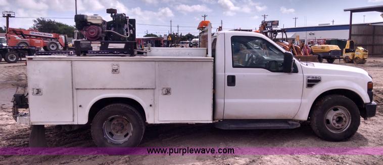 image for item AY9487 2008 Ford F350 Super Duty XL utility truck
