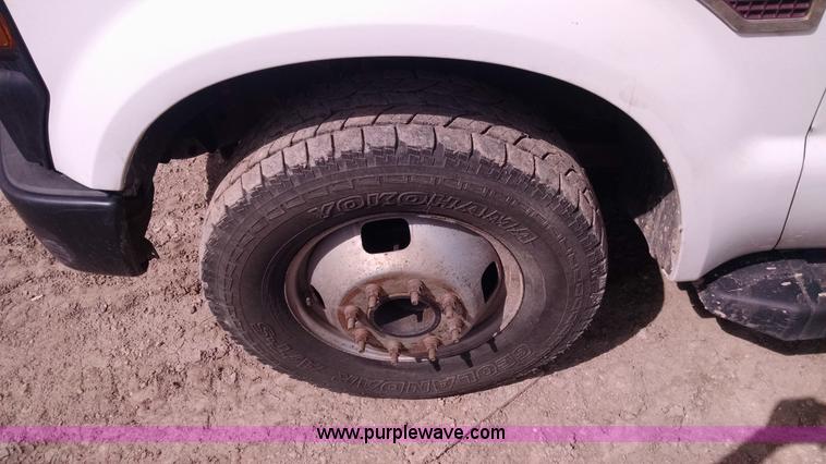 image for item AY9487 2008 Ford F350 Super Duty XL utility truck