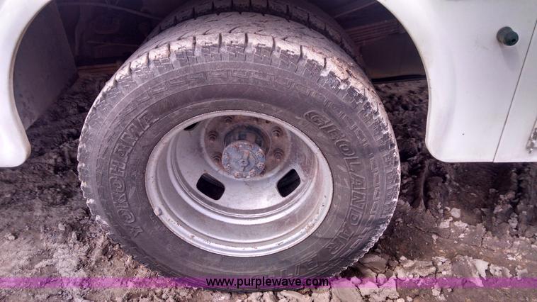 image for item AY9487 2008 Ford F350 Super Duty XL utility truck