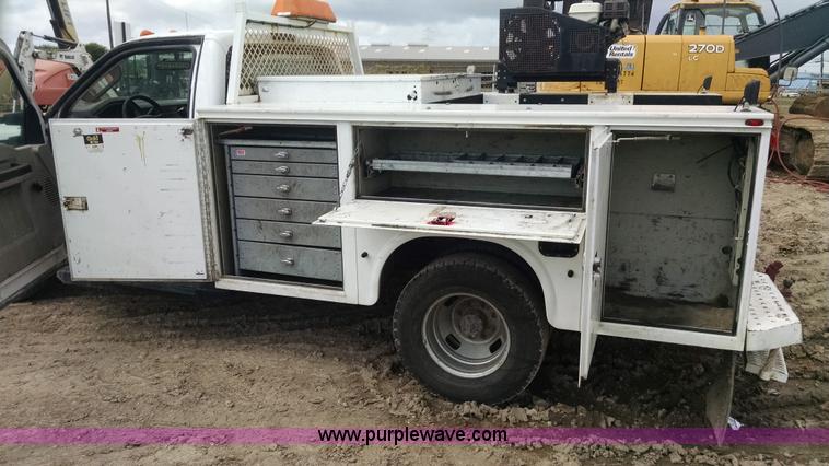 image for item AY9487 2008 Ford F350 Super Duty XL utility truck