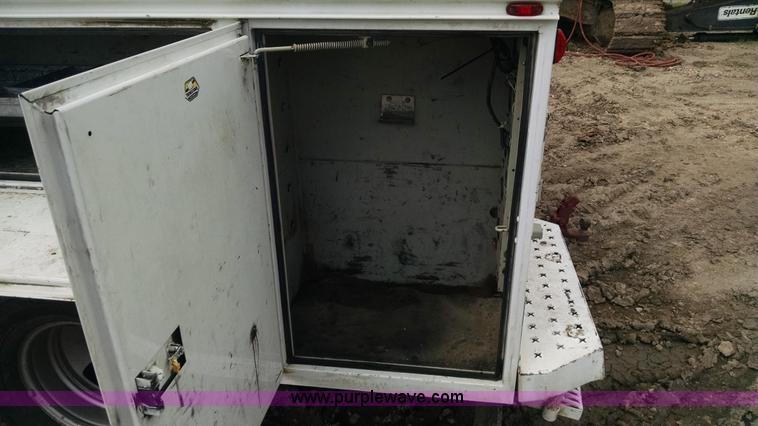 image for item AY9487 2008 Ford F350 Super Duty XL utility truck